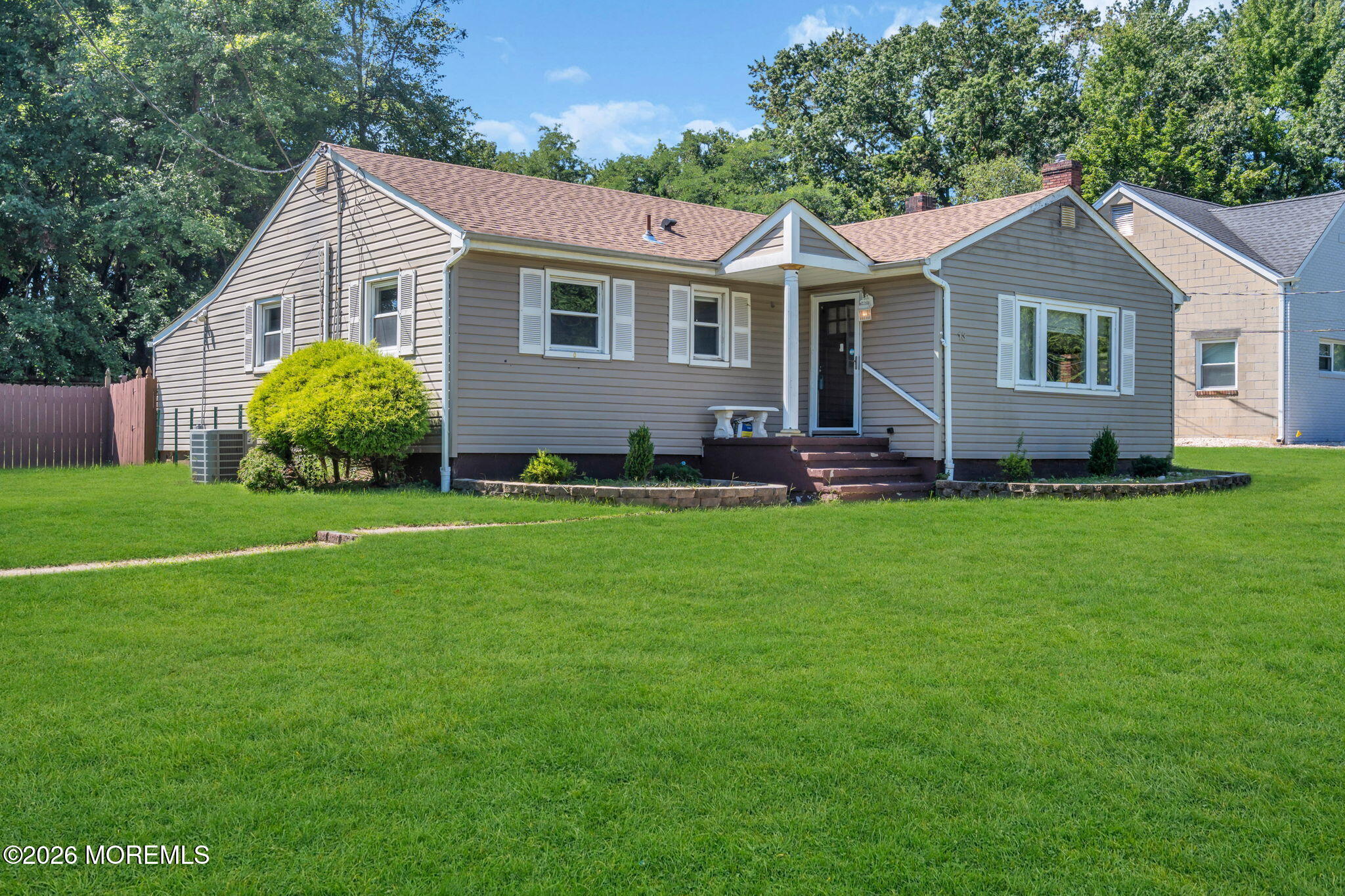 13 Sanford St, Manalapan, NJ 07726