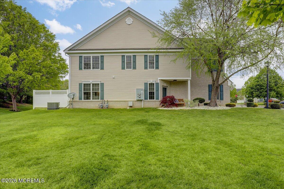 8 Fells Dr, Manalapan, NJ 07726 photo