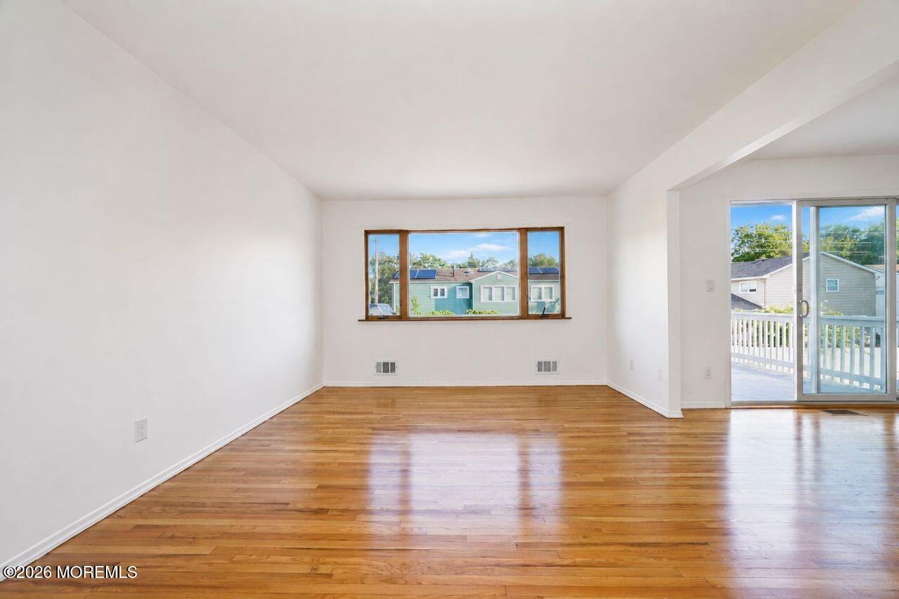 6 Ennis Dr, Hazlet, NJ 07730 photo