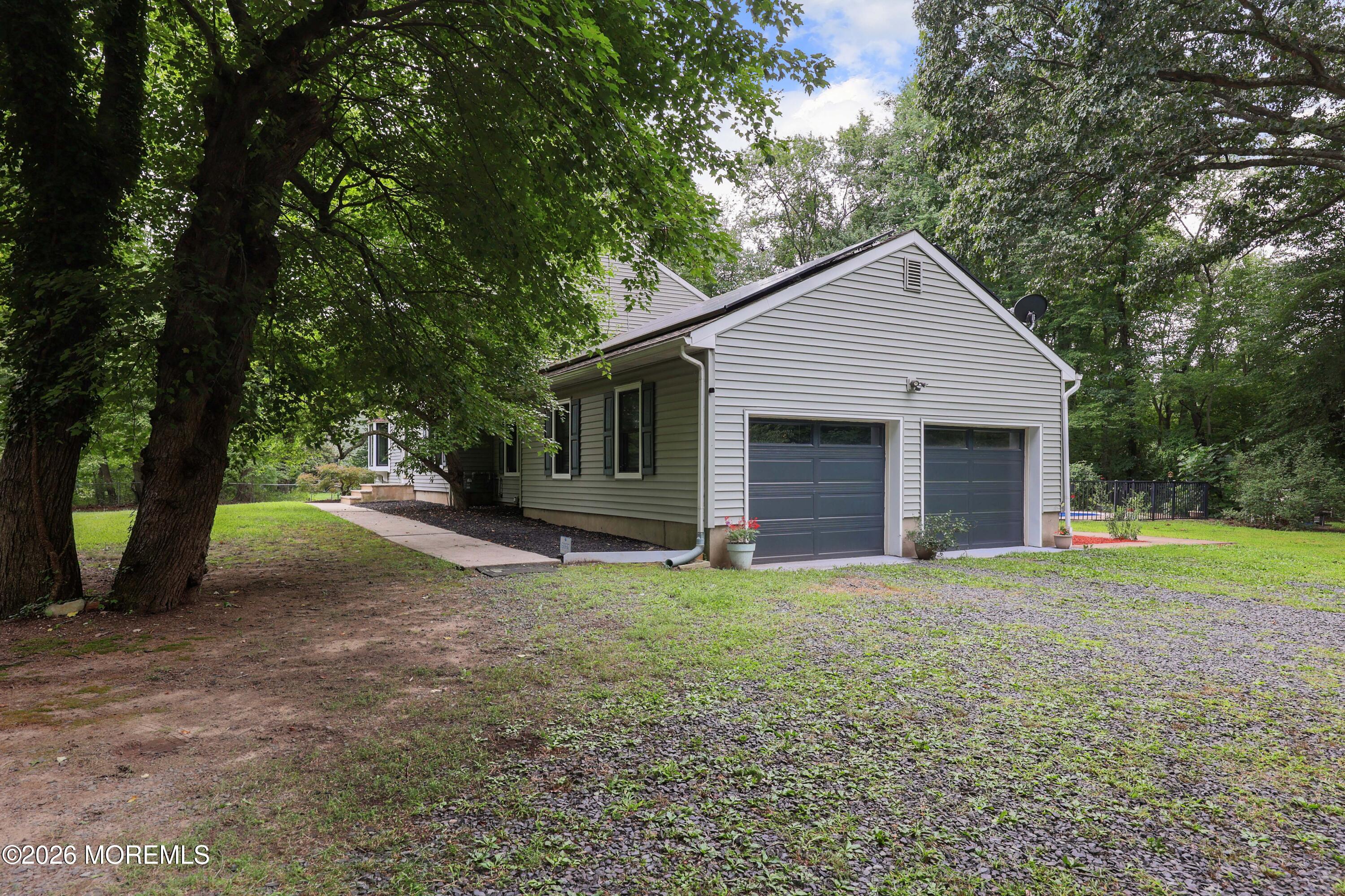139 Sleepy Hollow Rd, Red Bank, NJ 07701 photo