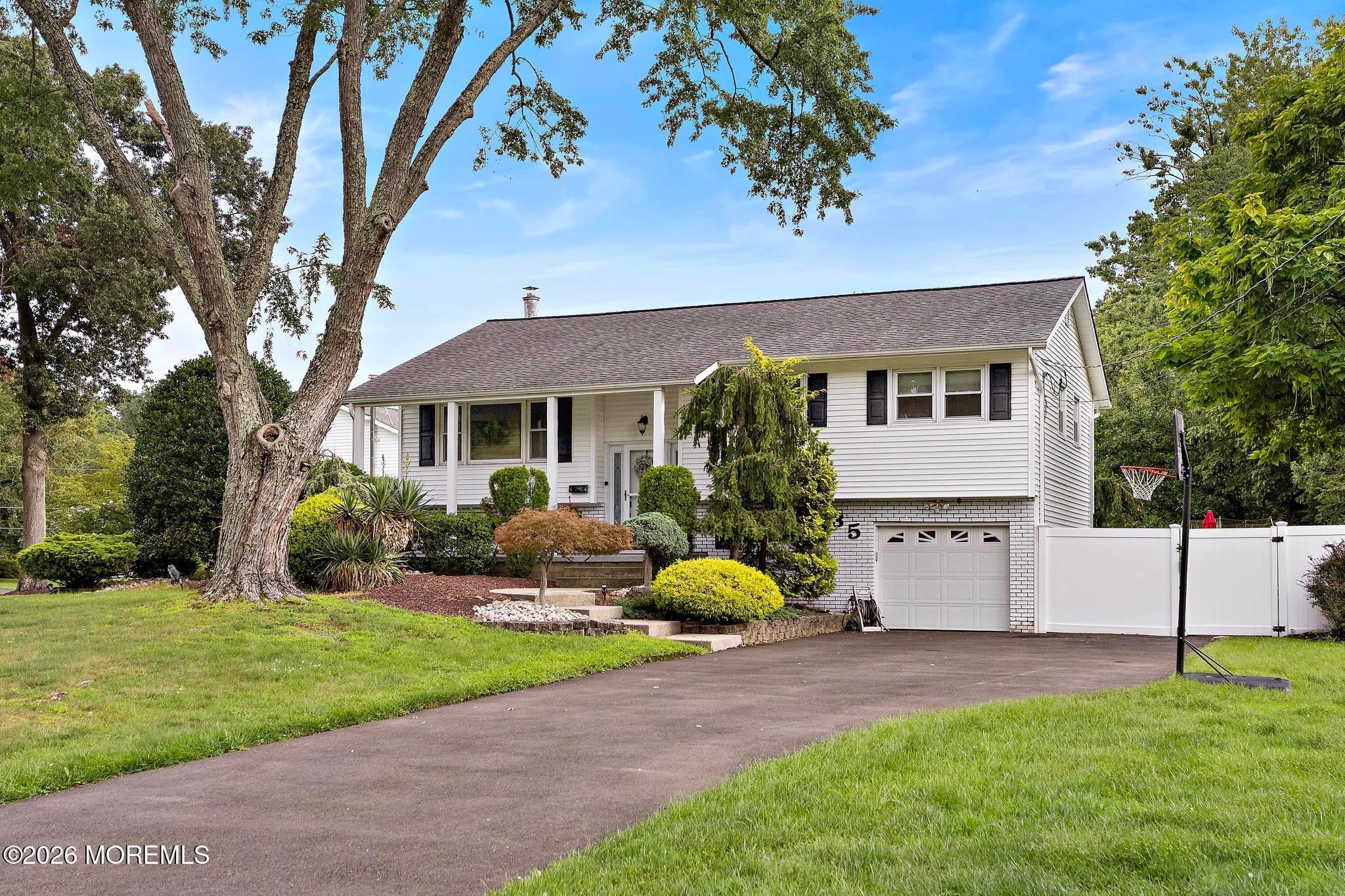 35 Chesapeake Rd, Manalapan, NJ 07726