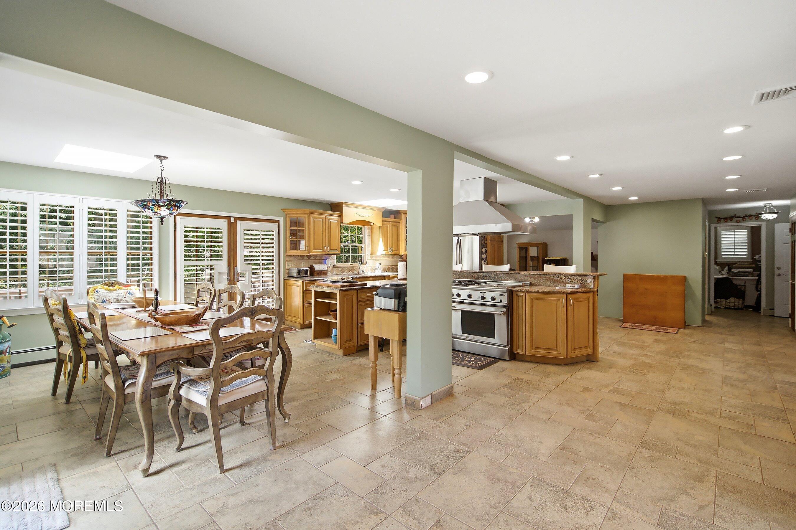 2 Persimmon Dr, Jackson, NJ 08527