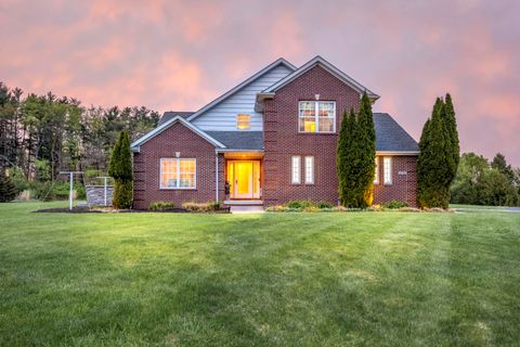 Single Family Residence in Whitmore Lake MI 6833 Strawberry Lake Road.jpg