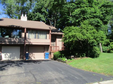 Condominium in Kalamazoo MI 2376 Strathmore Street.jpg