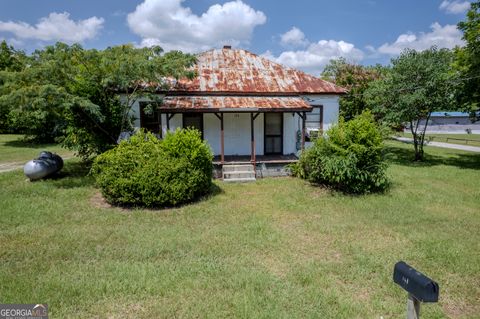 Single Family Residence in Tennille GA 120 E Montgomery Street.jpg