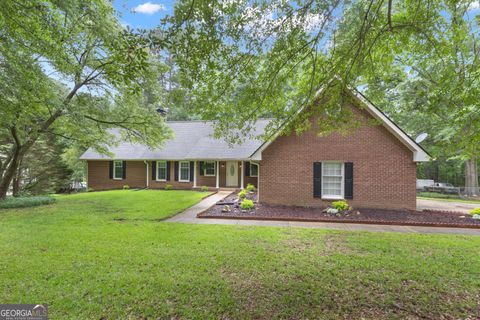 Single Family Residence in Sharpsburg GA 190 Willow Lake Lane.jpg