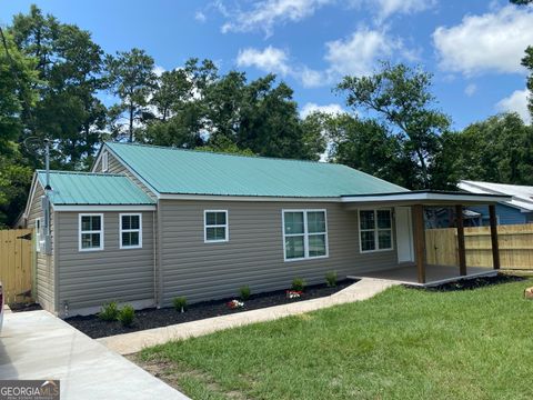 Single Family Residence in Hawkinsville GA 215 Commerce Street St.jpg