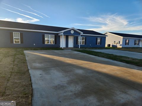 Duplex in Fort Valley GA 106 Ronald Pride Boulevard.jpg