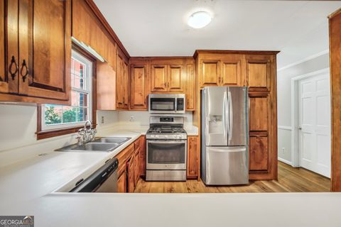 Single Family Residence in Barnesville GA 105 Skyline Drive 15.jpg