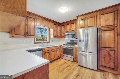 Single Family Residence in Barnesville GA 105 Skyline Drive 16.jpg