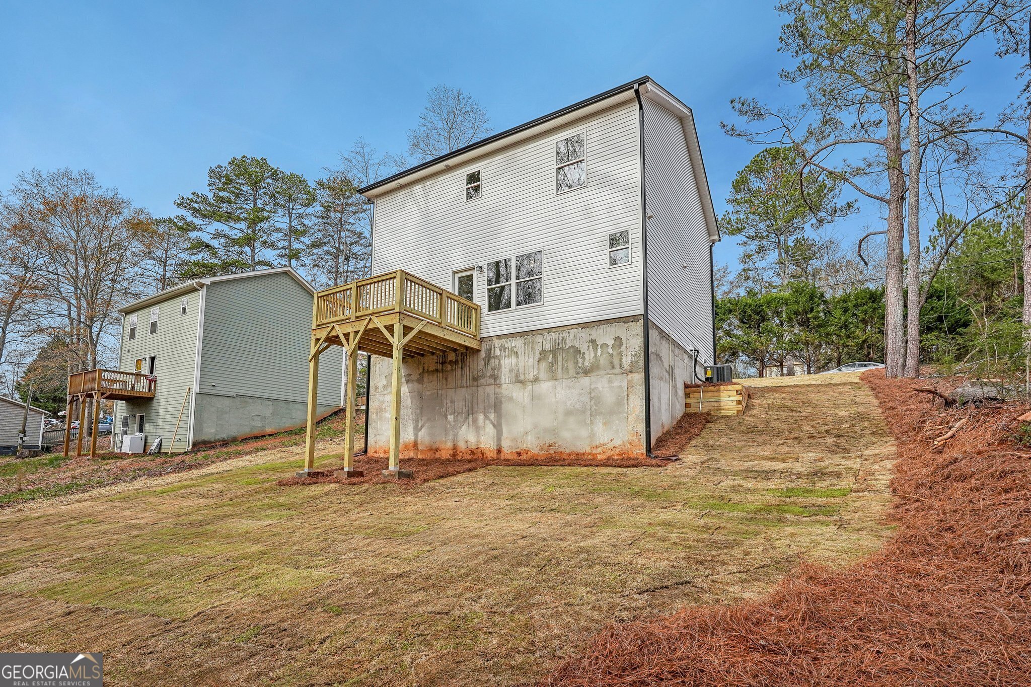 Single Family Residence in Gainesville GA 6510 Crystal Cove Trail 4.jpg