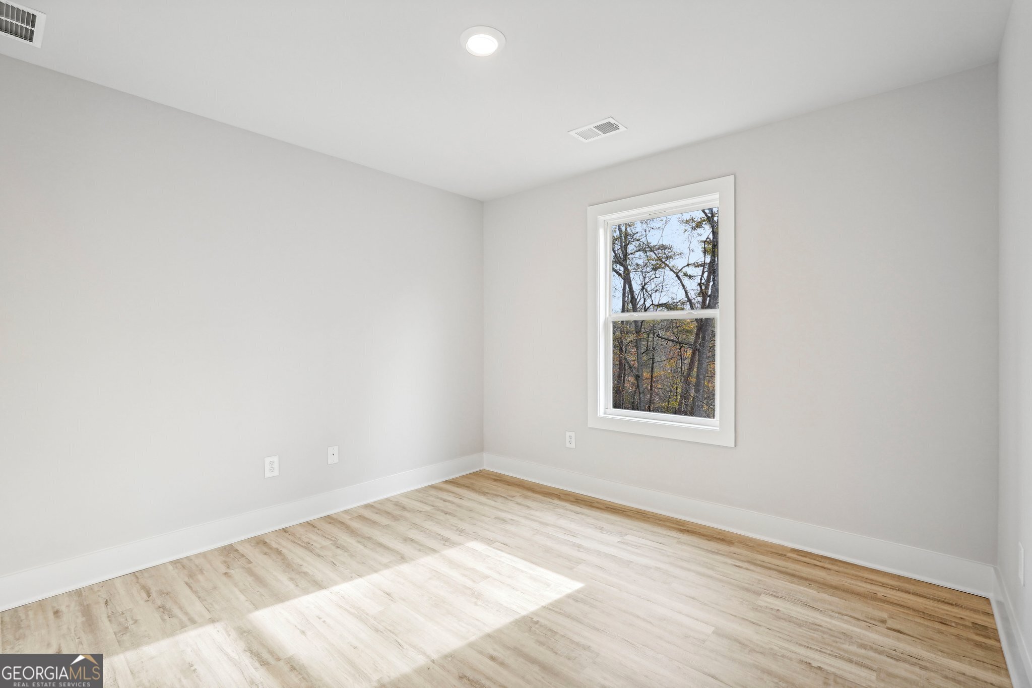 Single Family Residence in Gainesville GA 6510 Crystal Cove Trail 15.jpg