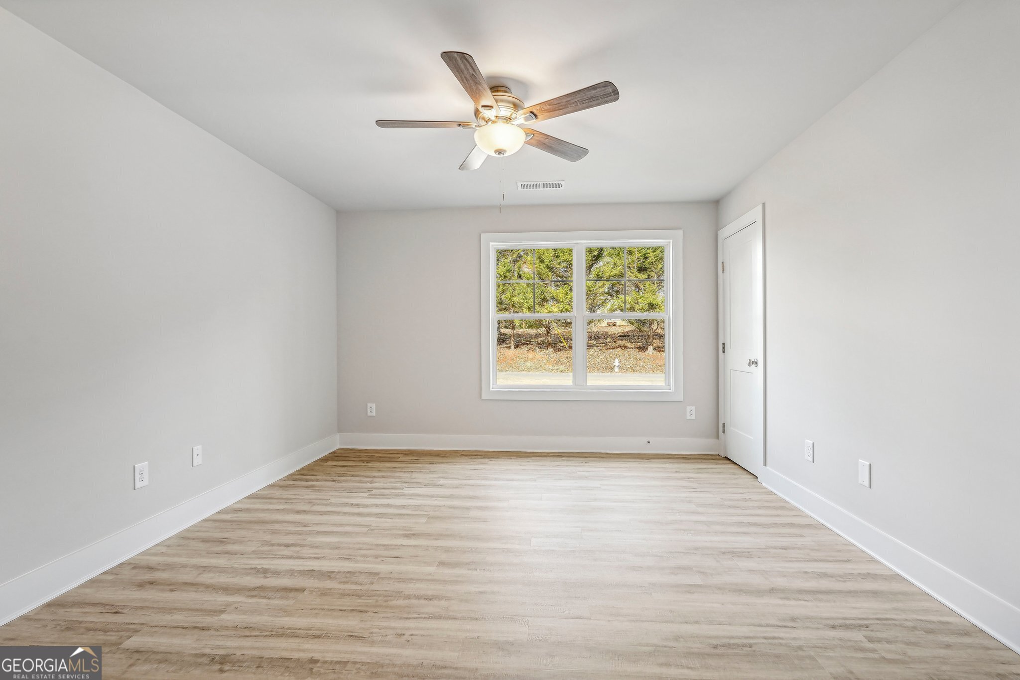Single Family Residence in Gainesville GA 6510 Crystal Cove Trail 23.jpg