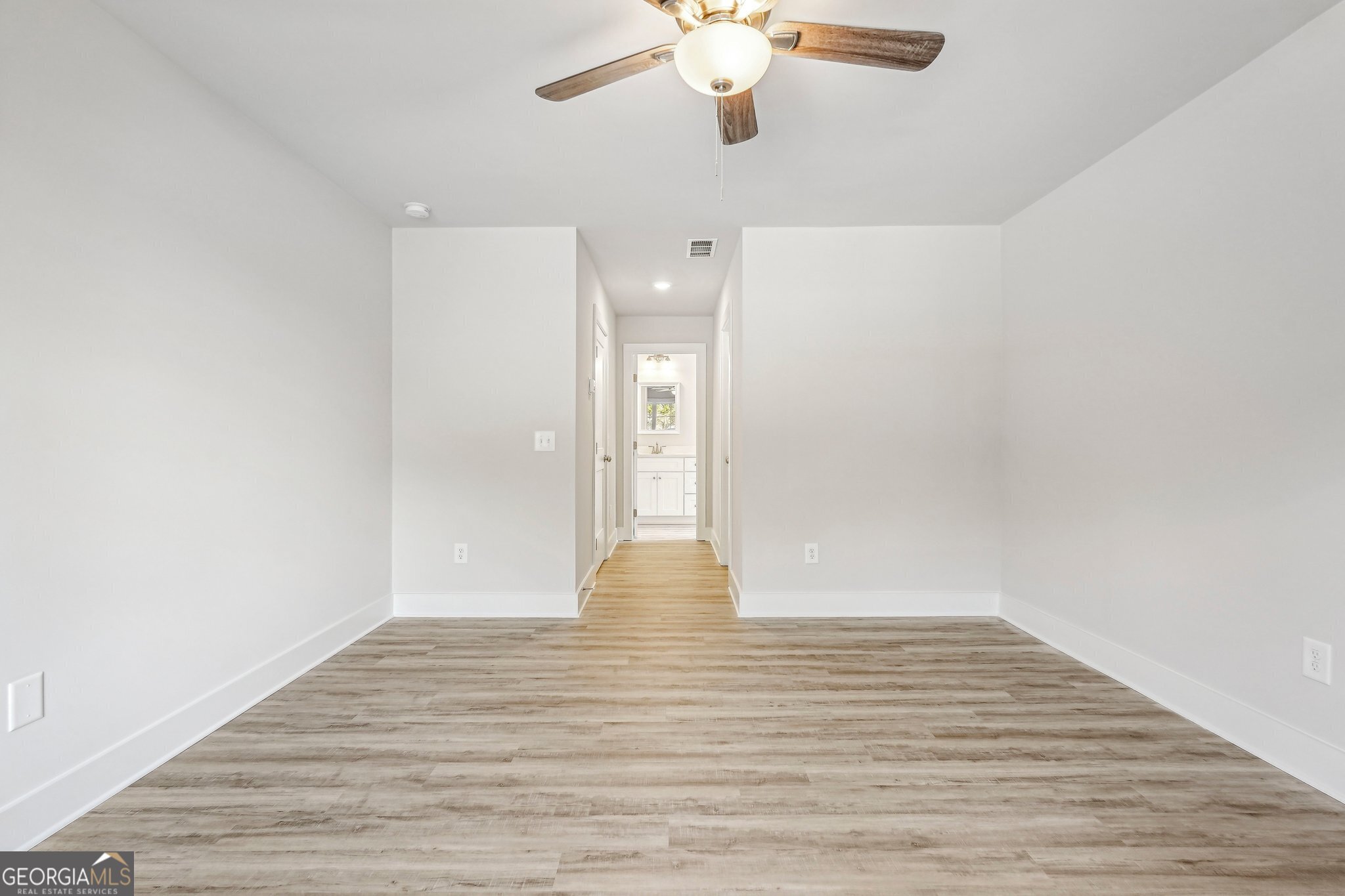 Single Family Residence in Gainesville GA 6510 Crystal Cove Trail 17.jpg