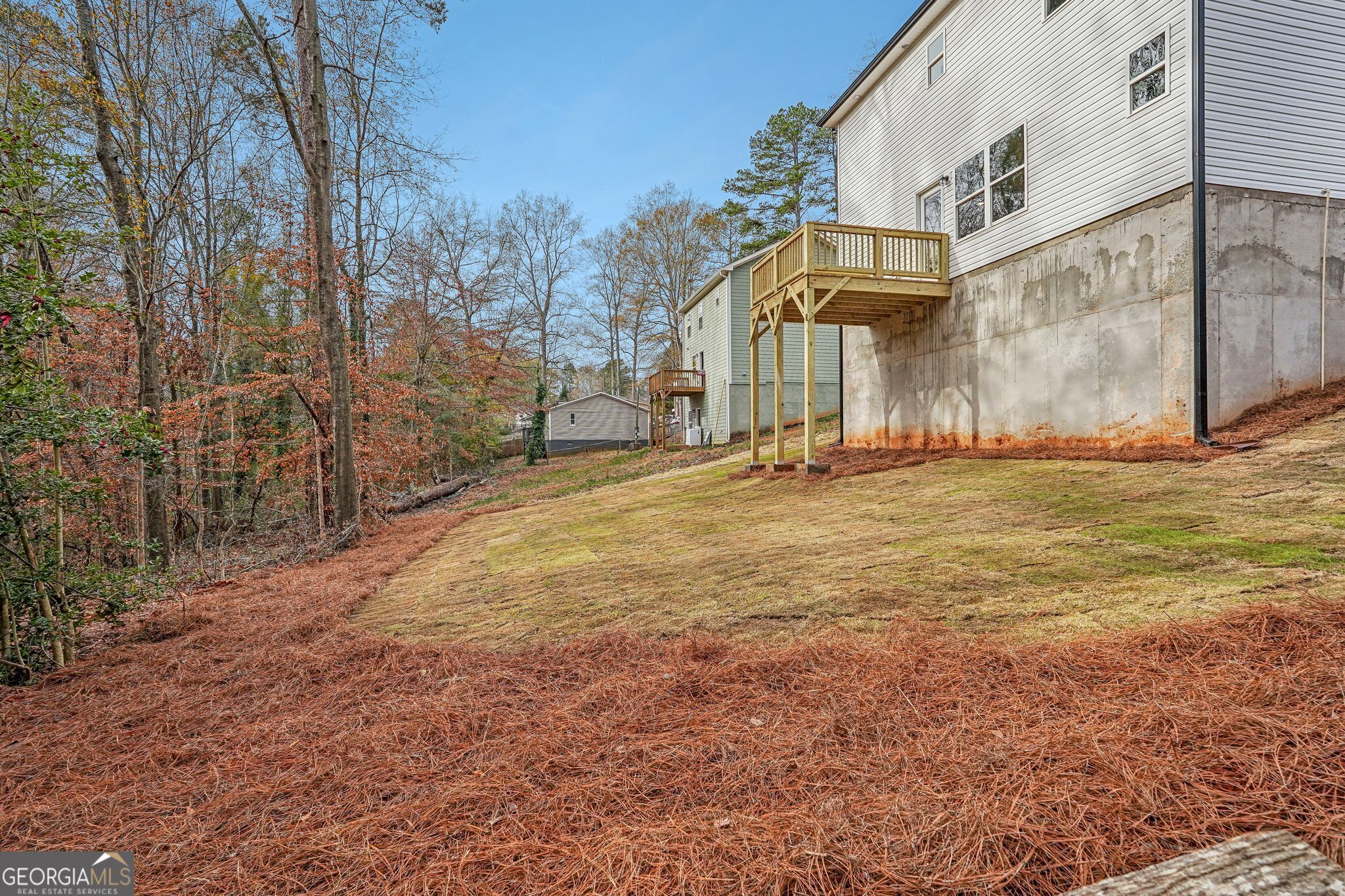 Single Family Residence in Gainesville GA 6510 Crystal Cove Trail 5.jpg