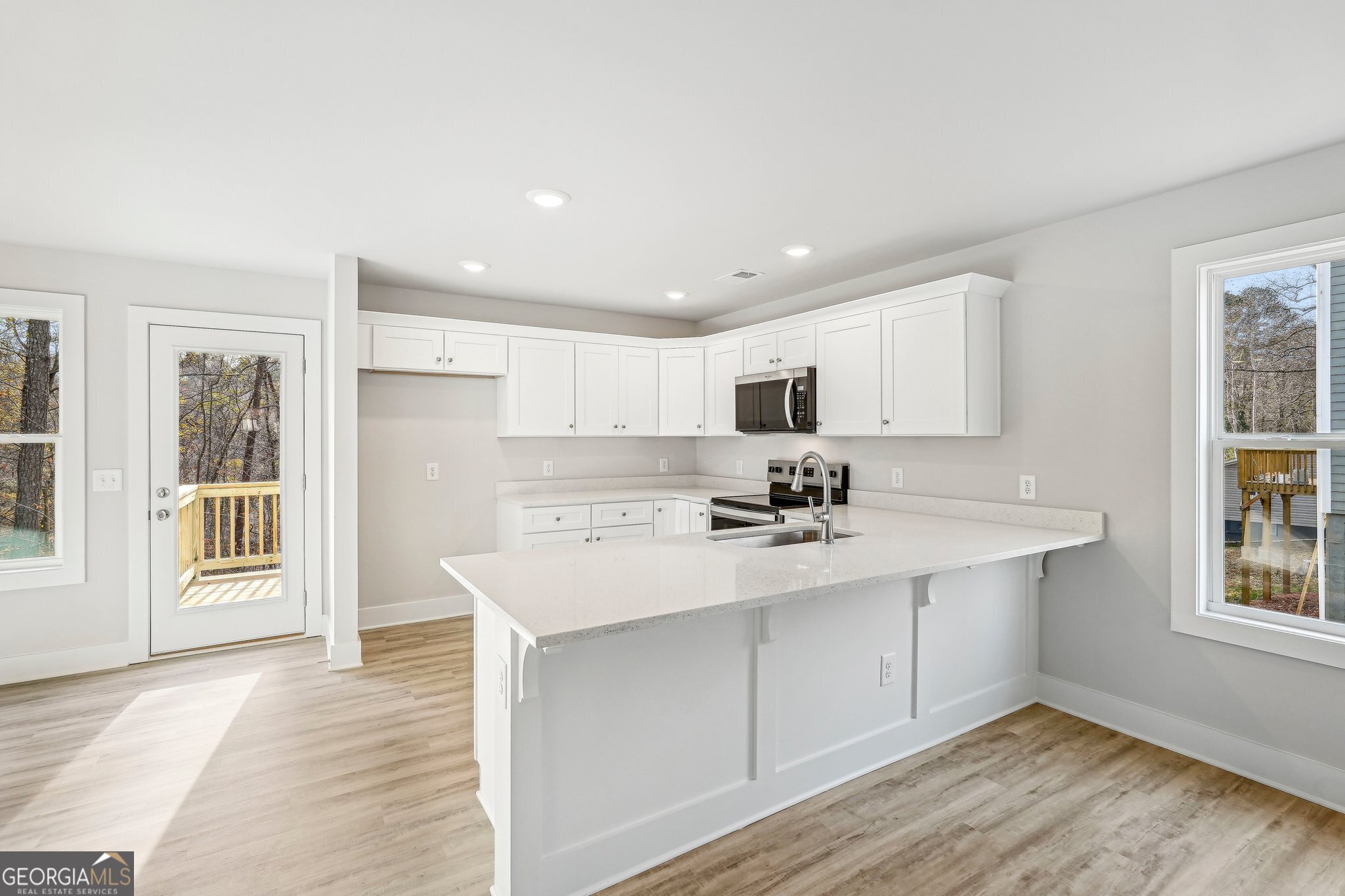 Single Family Residence in Gainesville GA 6510 Crystal Cove Trail 9.jpg