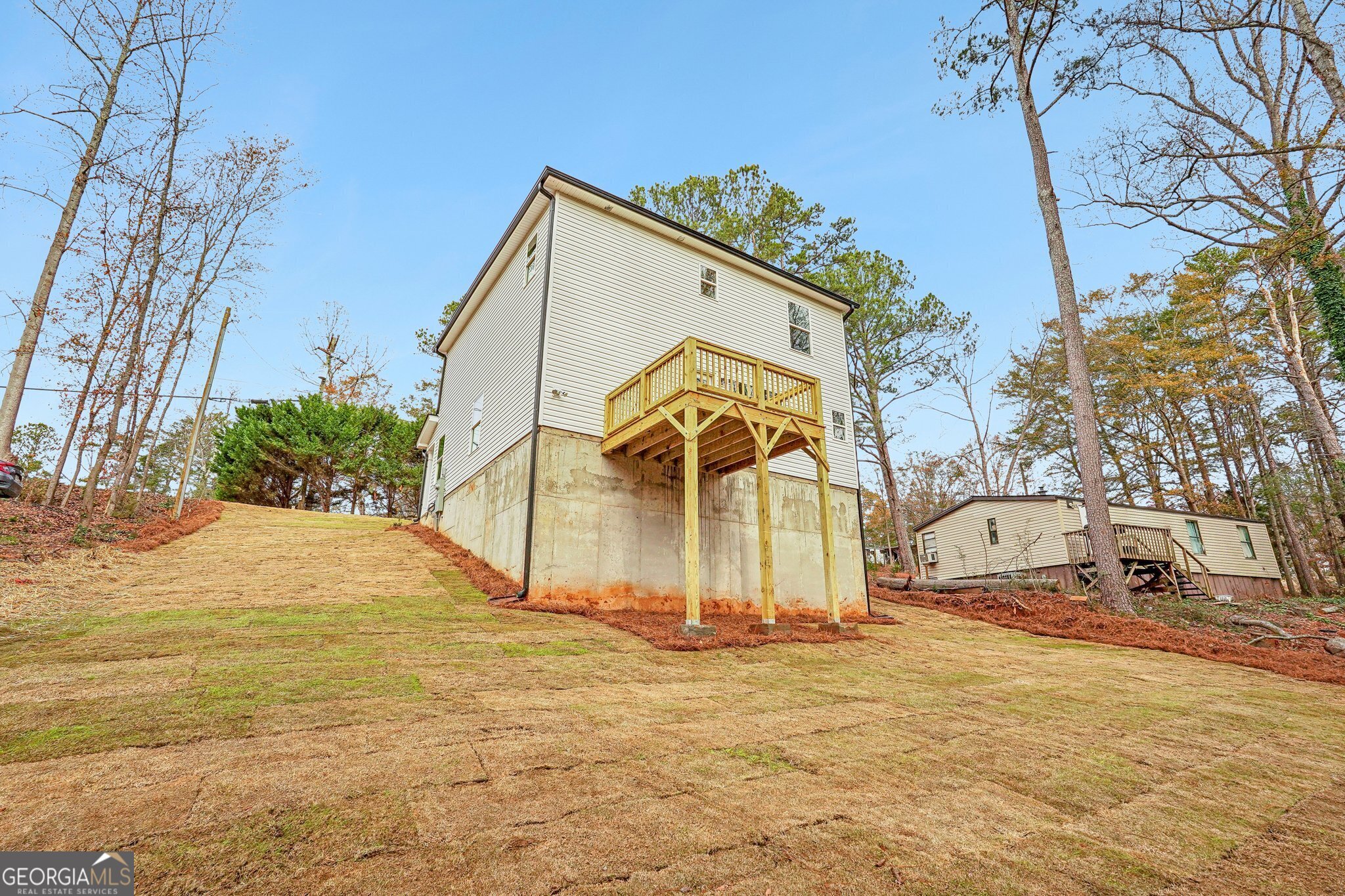 Single Family Residence in Gainesville GA 6510 Crystal Cove Trail 36.jpg