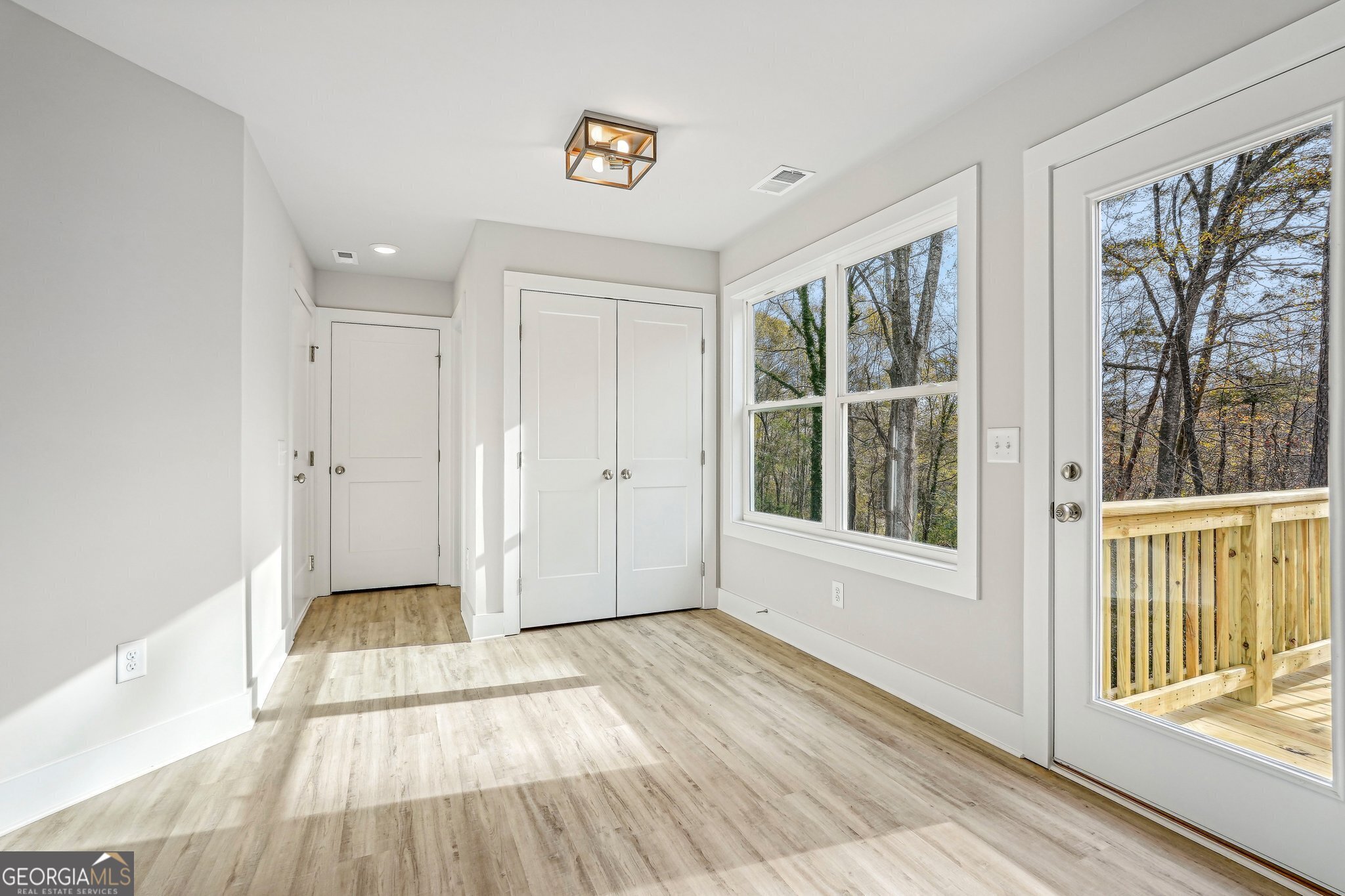 Single Family Residence in Gainesville GA 6510 Crystal Cove Trail 10.jpg