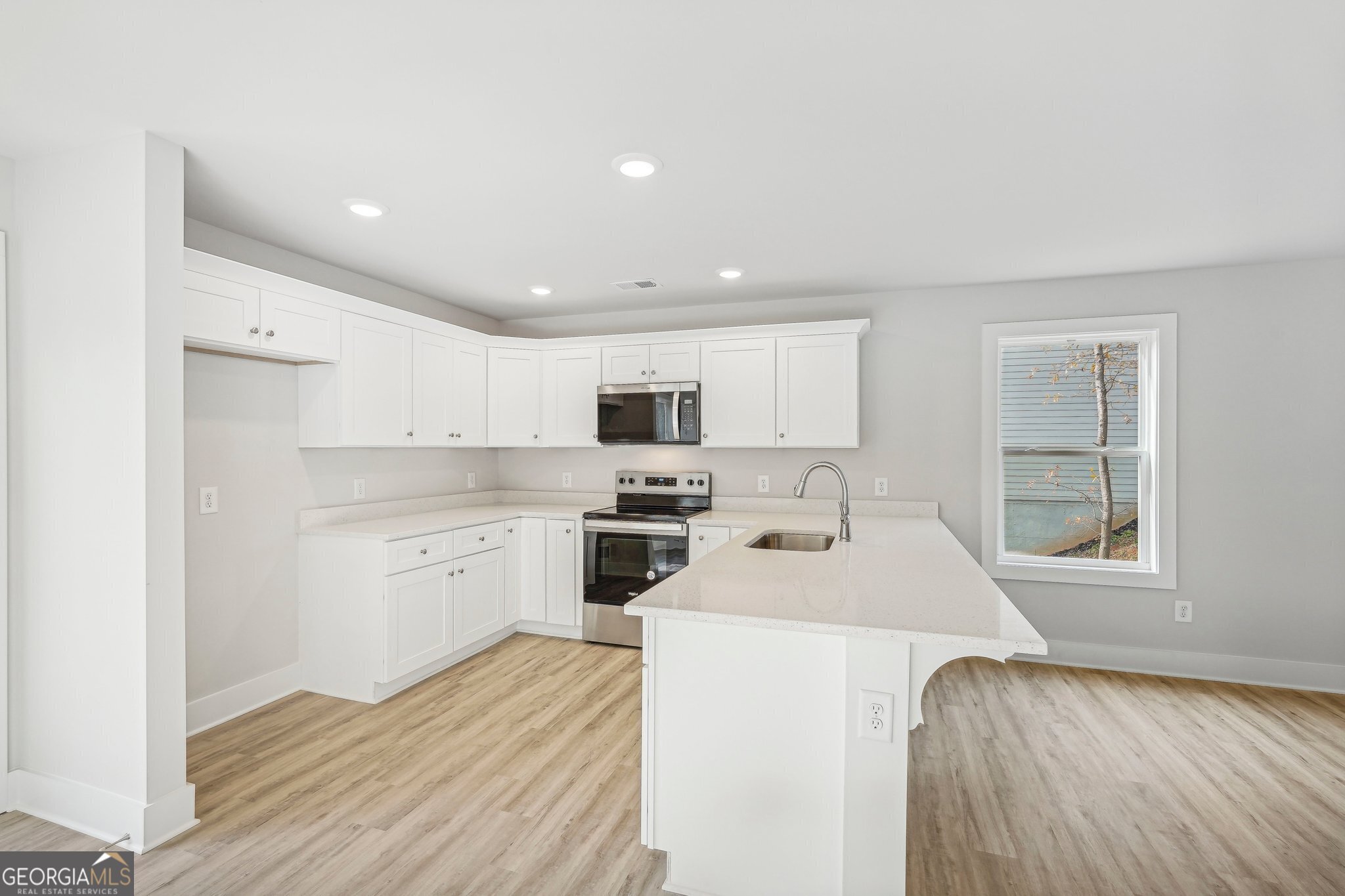 Single Family Residence in Gainesville GA 6510 Crystal Cove Trail 11.jpg