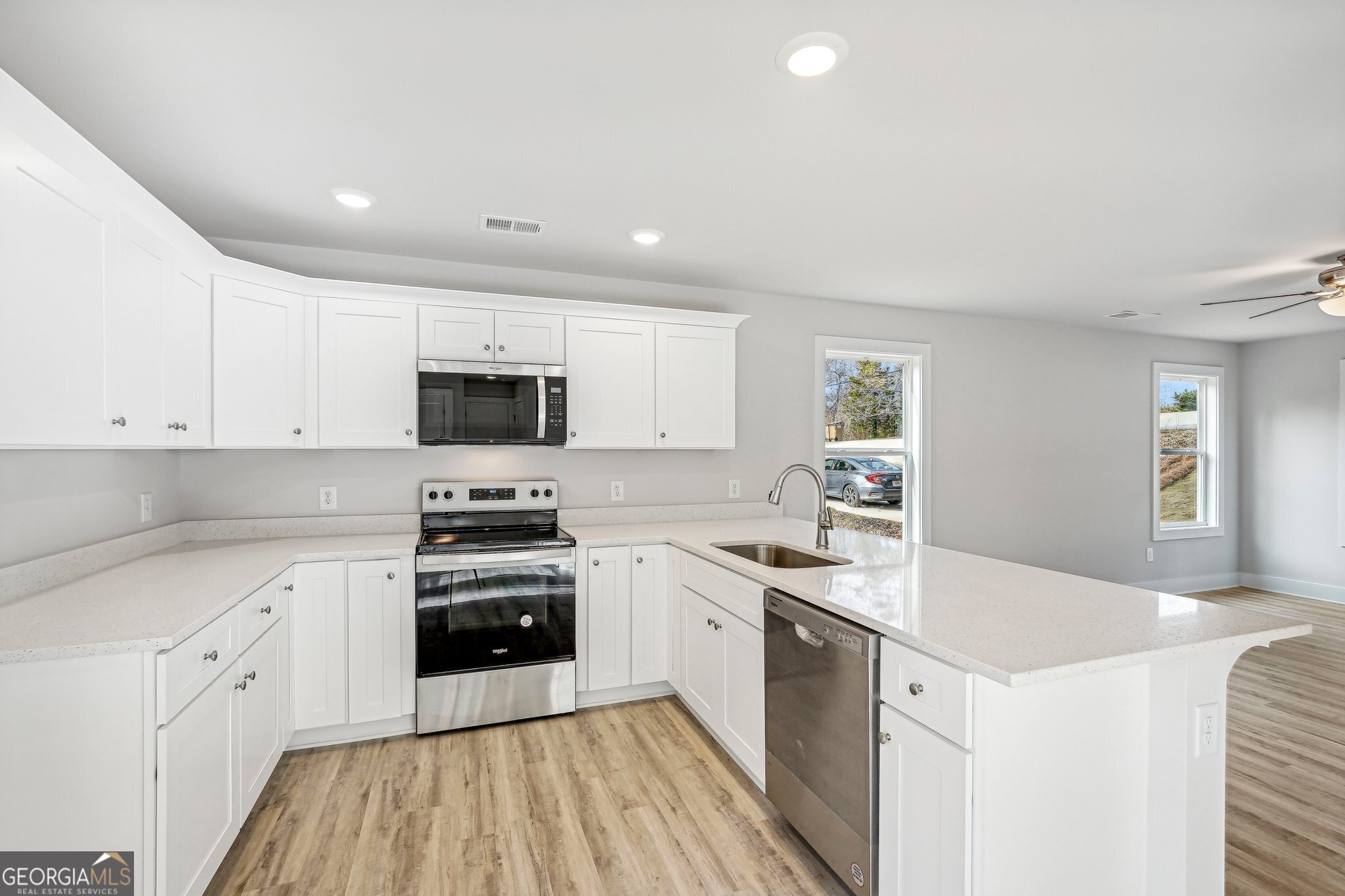 Single Family Residence in Gainesville GA 6510 Crystal Cove Trail 7.jpg