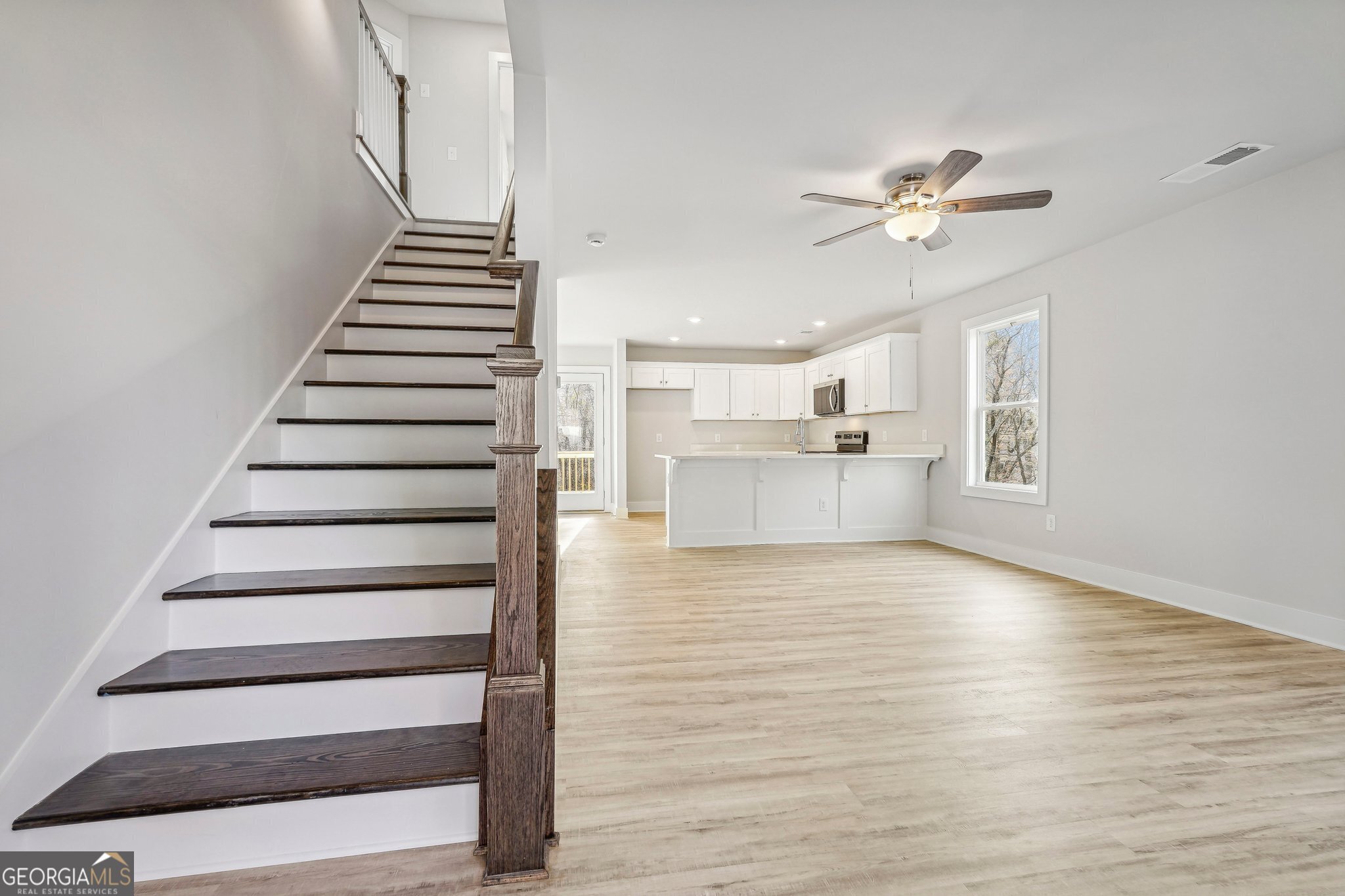 Single Family Residence in Gainesville GA 6510 Crystal Cove Trail 6.jpg