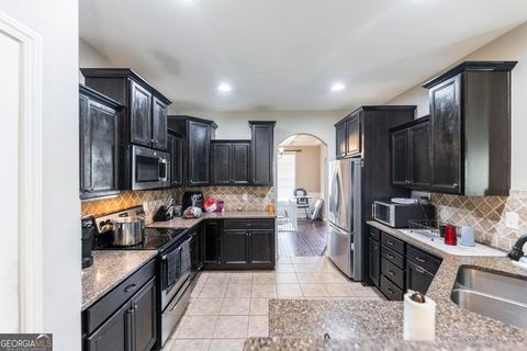 Single Family Residence in Bonaire GA 110 Pocono Court 10.jpg