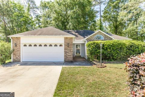 Single Family Residence in Bonaire GA 111 Englewood Court.jpg