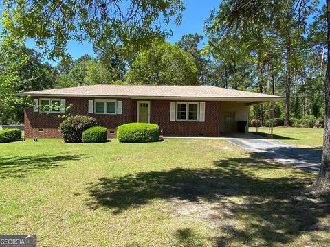 Single Family Residence in Swainsboro GA 848 Golf Drive Dr.jpg