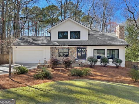 Single Family Residence in Roswell GA 2415 Roxburgh Drive.jpg