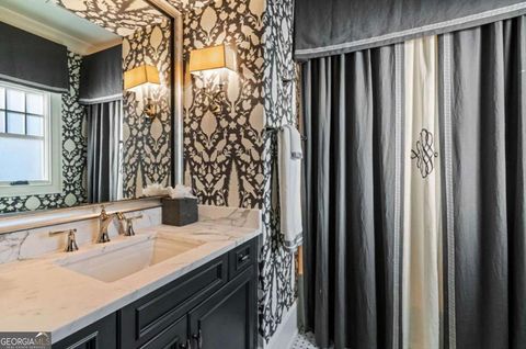 Single Family Residence in Alpharetta GA 1125 Lake Shore Overlook 25.jpg