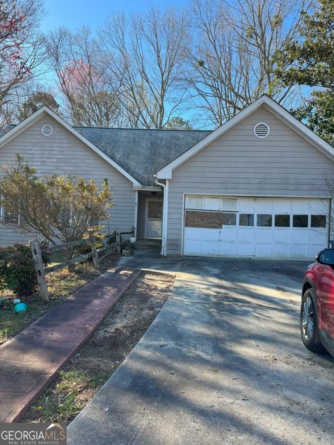 Single Family Residence in Loganville GA 470 YEARLING Drive.jpg