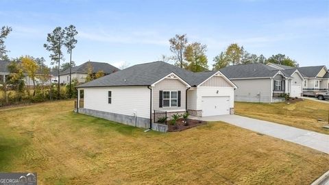 Single Family Residence in Bonaire GA 115 Ike Court 4.jpg