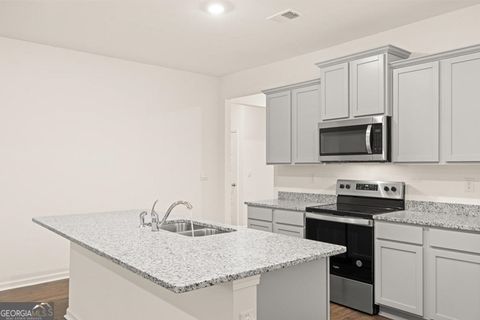Single Family Residence in Bonaire GA 115 Ike Court 7.jpg