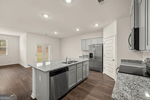 Single Family Residence in Bonaire GA 115 Ike Court 5.jpg