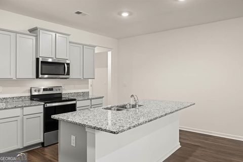 Single Family Residence in Bonaire GA 115 Ike Court 11.jpg