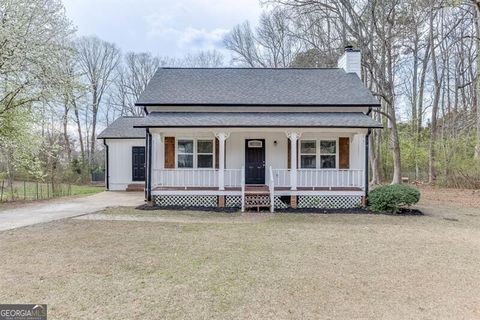 Single Family Residence in Buford GA 2737 King Arthur Court.jpg