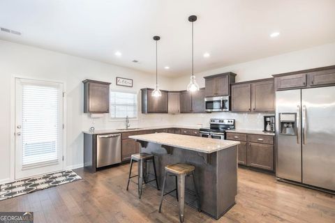Single Family Residence in Bonaire GA 1502 Adirondac Way 6.jpg