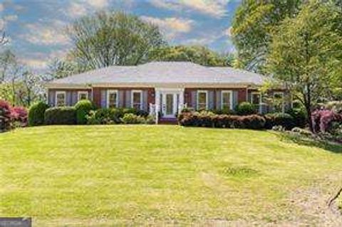 Single Family Residence in Roswell GA 4579 Blakedale Circle.jpg