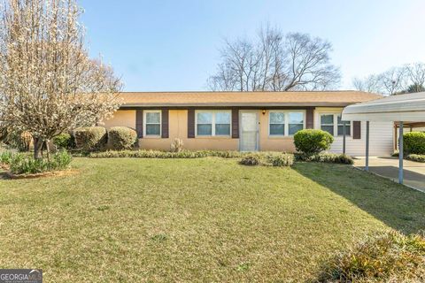 Single Family Residence in Warner Robins GA 214 Laurie Lane.jpg
