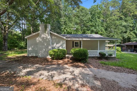 Single Family Residence in Union City GA 6770 Burkhead Drive.jpg