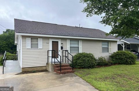 Single Family Residence in Warner Robins GA 726 McArthur Boulevard.jpg