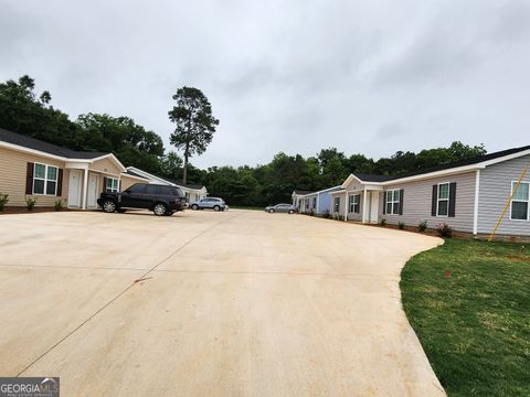 Triplex in Fort Valley GA 116 Ronald Pride Boulevard 4.jpg