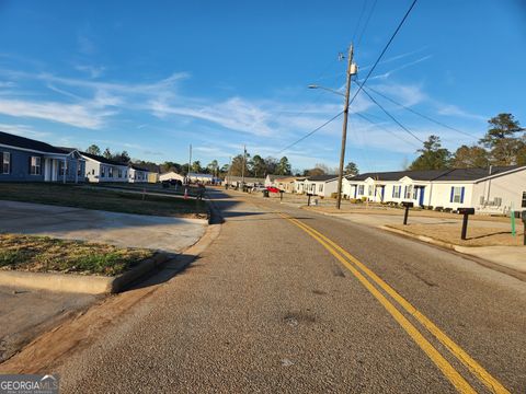 Triplex in Fort Valley GA 116 Ronald Pride Boulevard 5.jpg