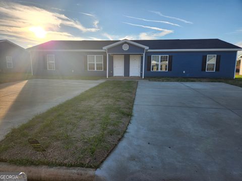 Triplex in Fort Valley GA 116 Ronald Pride Boulevard 2.jpg