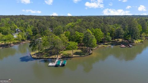 Single Family Residence in White Plains GA 1011 Lullwater Court.jpg
