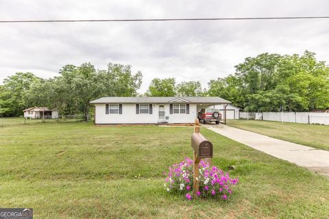 Single Family Residence in Cochran GA 120 Southside Drive.jpg