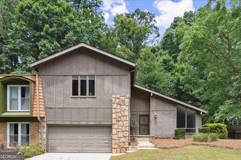 Single Family Residence in Roswell GA 225 Lakeview Ridge.jpg
