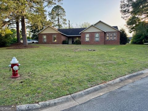 Single Family Residence in Warner Robins GA 101 Shiloh Place.jpg