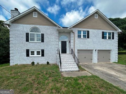 Single Family Residence in Douglasville GA 6767 Creek Valley Way.jpg