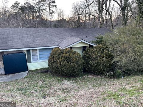 Single Family Residence in Mableton GA 5906 Oakdale Road.jpg